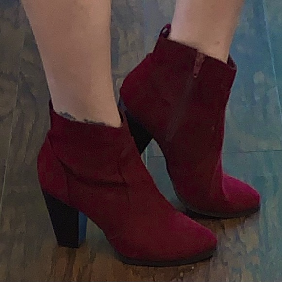 Express Zippered ankle booties in Garnet Red - Picture 6 of 6